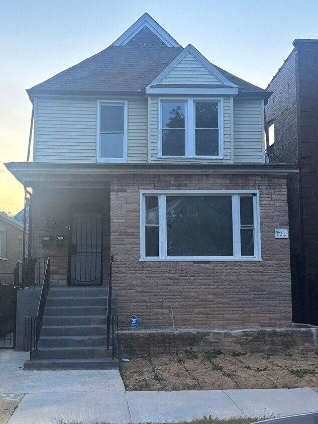 Primary Photo - 8720 S May St