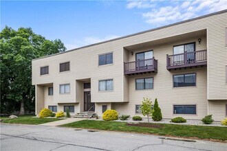 Building Photo - 196 Old River Rd