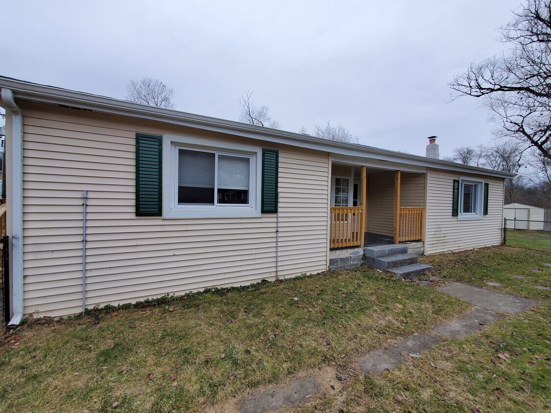 Primary Photo - 1048 Lower Demunds Rd
