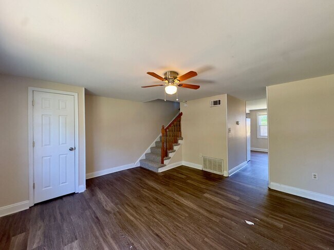 Foto del edificio - Charming 3 Bedroom/1 Bathroom Townhome in Dundalk, MD!