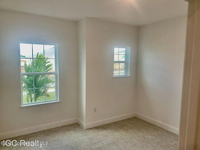 Foto del edificio - 2482 Pinwherry St NW