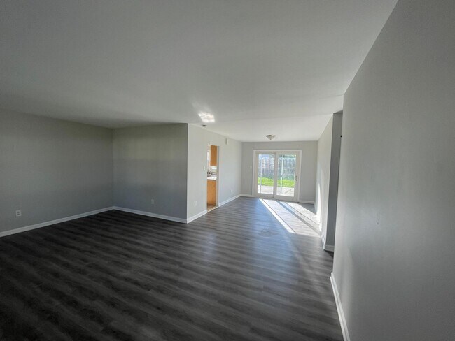 Building Photo - 85 Ember Ln