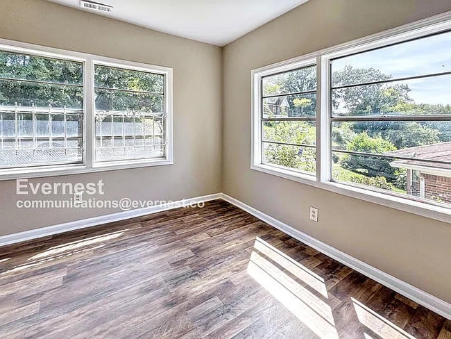 Building Photo - 1932 Portage Ave