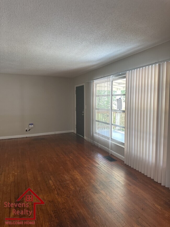 Building Photo - 3868 Mark Twain Cir