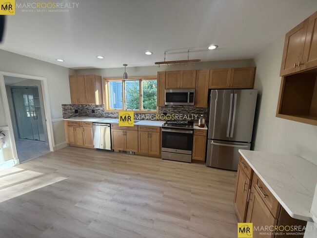 Building Photo - 48 Shannon St