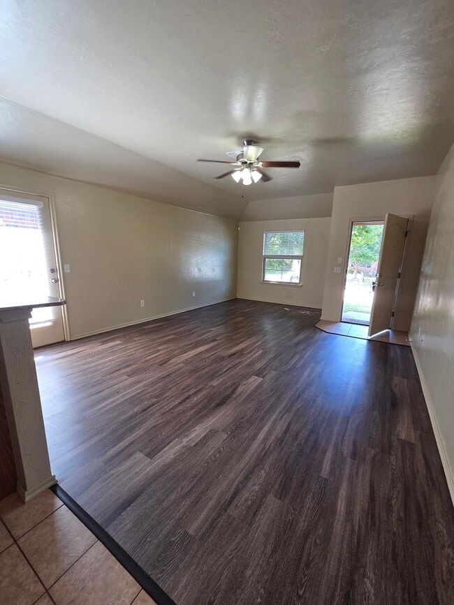 Building Photo - Welcome Home!!