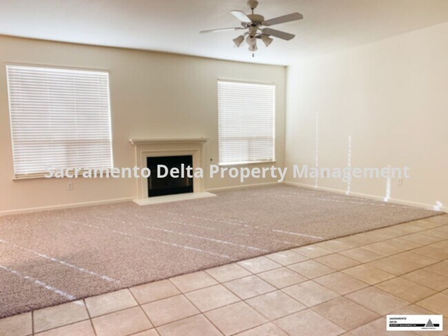 Foto del edificio - Beautiful and Spacious 5 bed/ 3 bath home ...