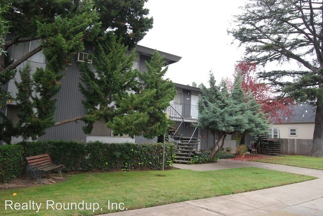 Building Photo - 223 S Pleasant Ave