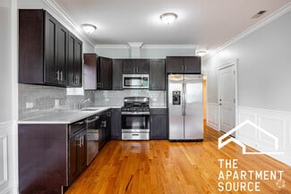 Building Photo - 736 N Avers Ave