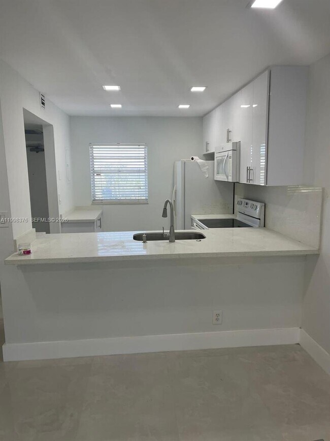 Foto del edificio - 9460 Tangerine Pl