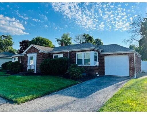 Foto principal - 5 Greystone Ave