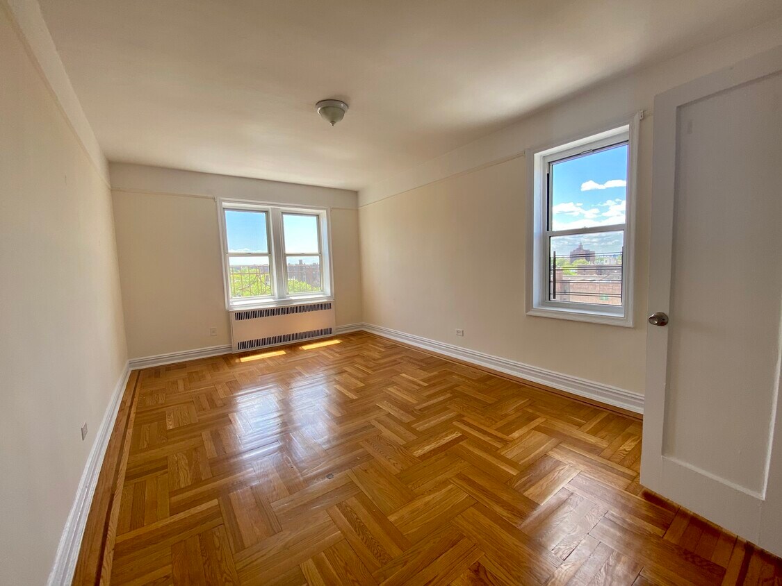 Bedroom - 6400 Saunders St