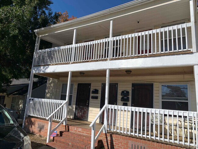 Foto del edificio - 1220 S Roxboro St