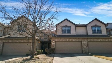 Building Photo - 908 Englewood Ln