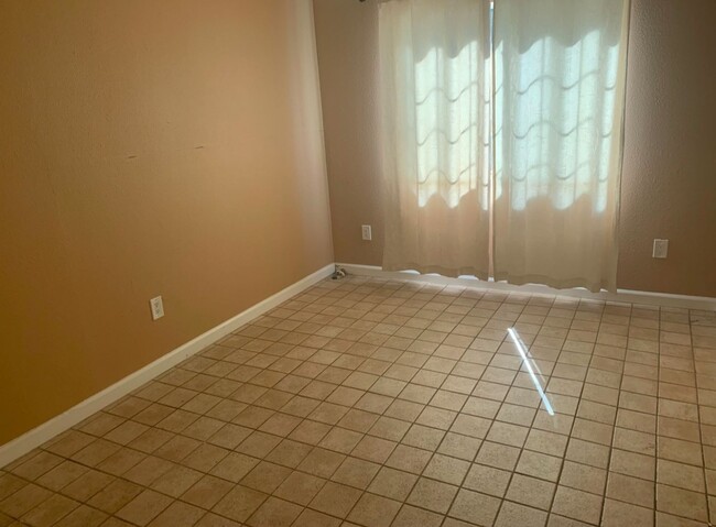 Building Photo - Charming 1BR Duplex in Lake Elsinore