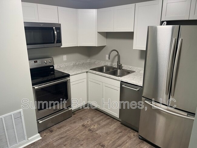 Photo - 555 N Dupont Ave House