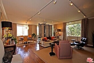 Building Photo - 412 N Palm Dr