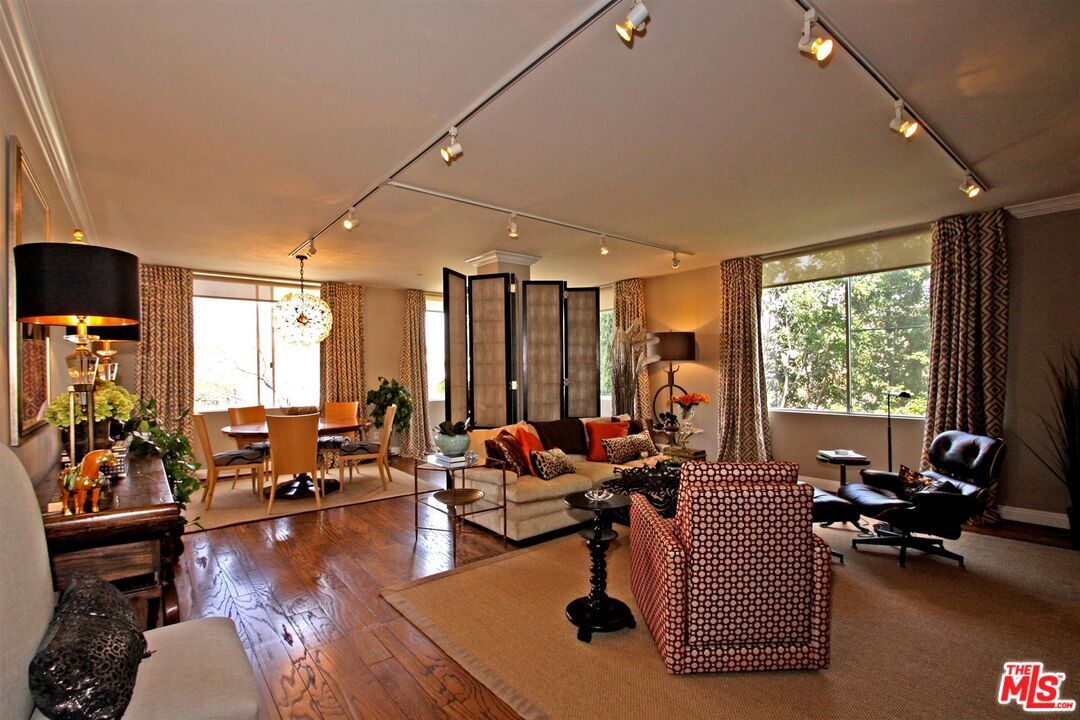 Primary Photo - 412 N Palm Dr