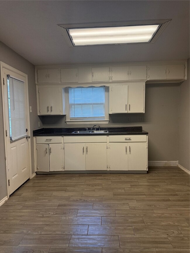 Building Photo - 1401 Craig Dr