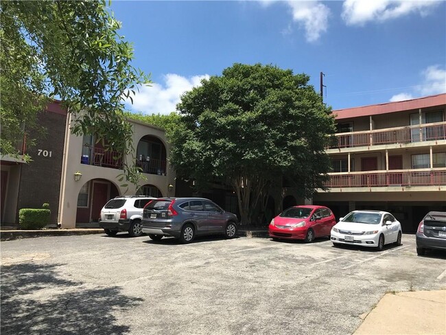 Building Photo - 111 N Loop Blvd E