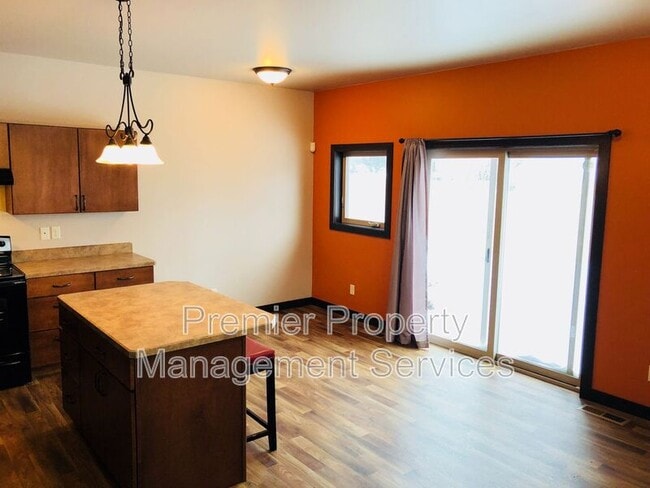 Building Photo - 2124 Rehberg Ln