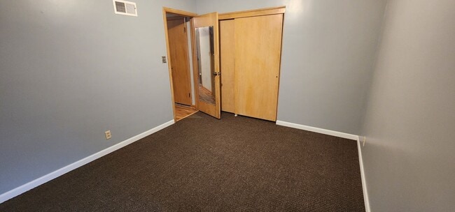 Building Photo - 3/4 bedroom house