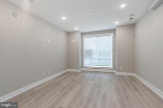 Building Photo - 2550 N Howard St