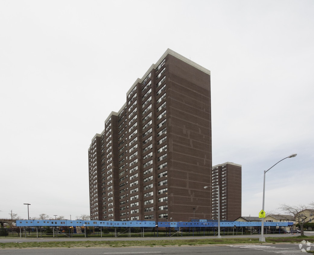 seaview-towers-far-rockaway-ny-primary-photo.jpg