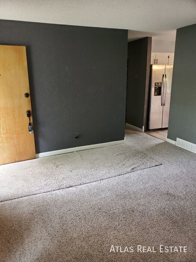 Building Photo - 2252 S Memphis St