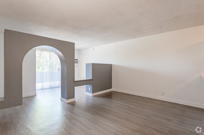 0BR,1BA - Living Room - Oxnard Plaza