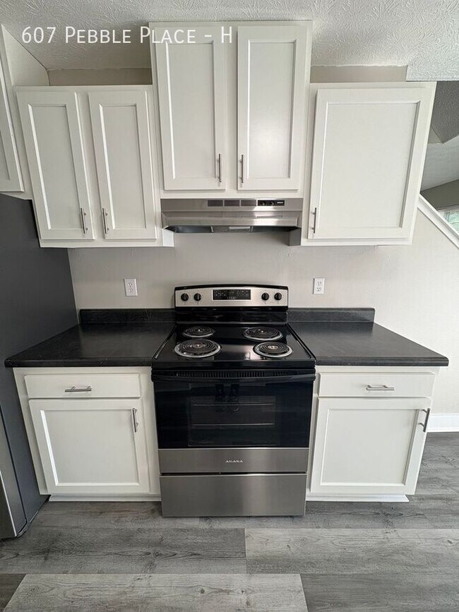 Foto del edificio - 607 Pebble Pl Dr