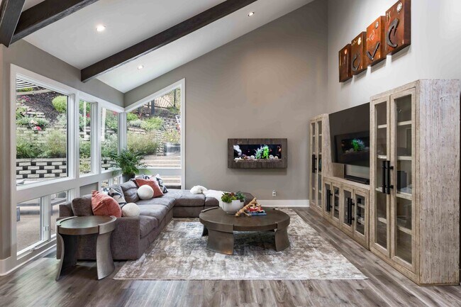 Foto del edificio - Stunning 4-Bedroom, 4-Bathroom Luxury Home...