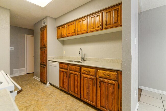 Building Photo - 728 Via Miramonte