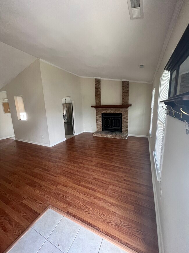 Building Photo - 803 Addison Ct