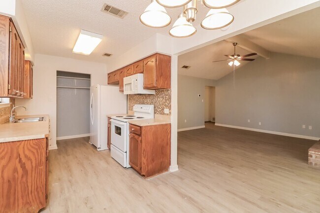 Building Photo - 6001 Old Mill Ct