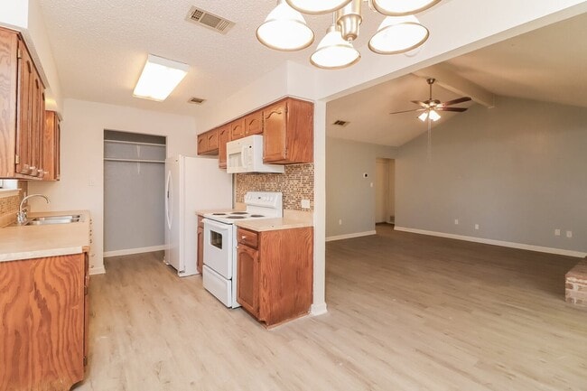 Foto del edificio - 6001 Old Mill Ct