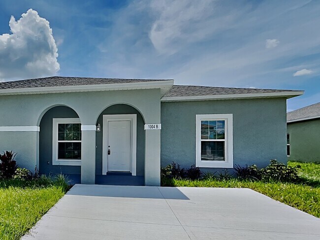 Building Photo - 1004 Dampierre Ct