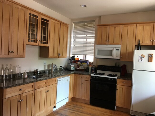 Foto del edificio - 1043 W Webster Ave