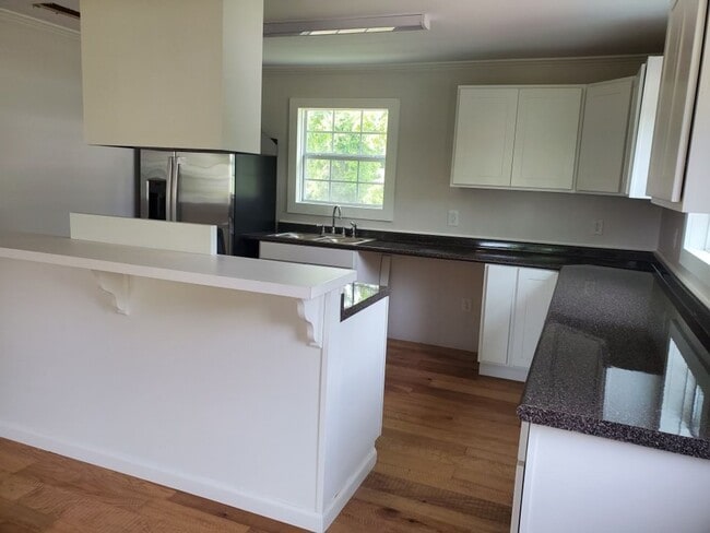 Building Photo - 353 Bayou Rd
