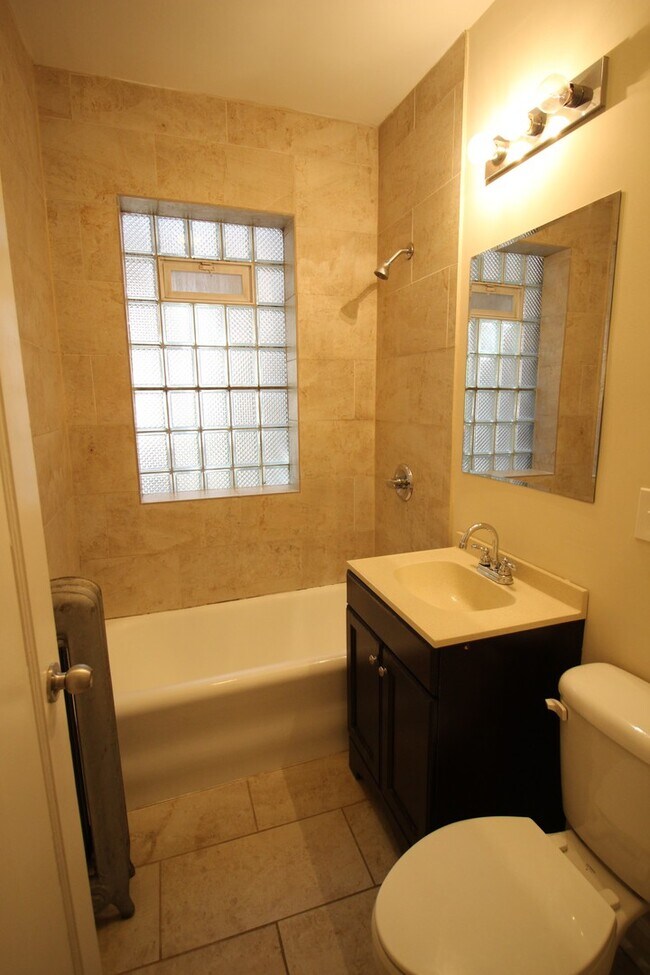 Foto del edificio - 2339 W Rosemont Ave