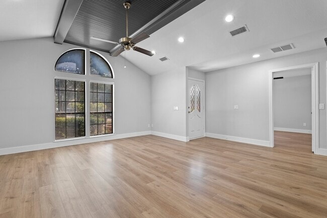 Building Photo - 100 Park Cir