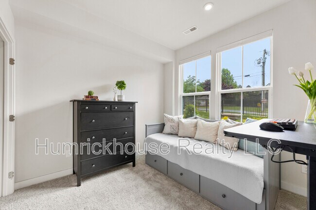 Foto del edificio - 3748 Ellington St