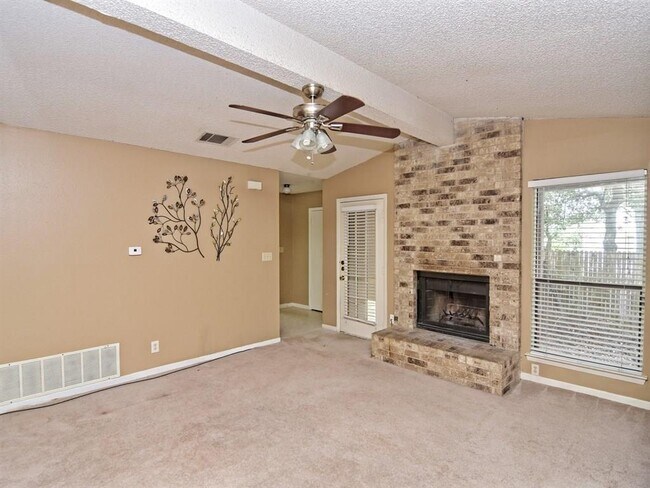 Foto del edificio - 3404 Blumie St