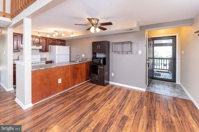 Building Photo - 137 Alpha Ct