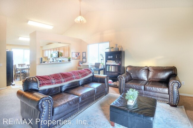 Building Photo - 4 br, 3 bath House - 1643 S. CANOE CREEK D...
