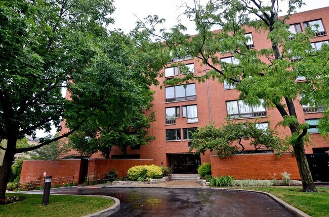 Building Photo - 1169 S Plymouth Ct