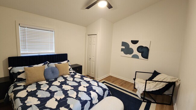 Foto del edificio - Fully updated 6 bed house!!! 1911 David!