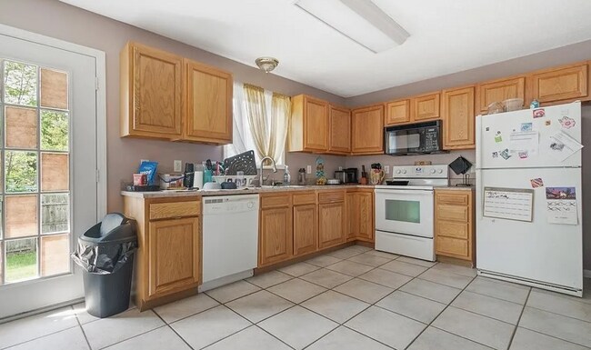 Photo - Beautiful 3 Bedroom Apartment