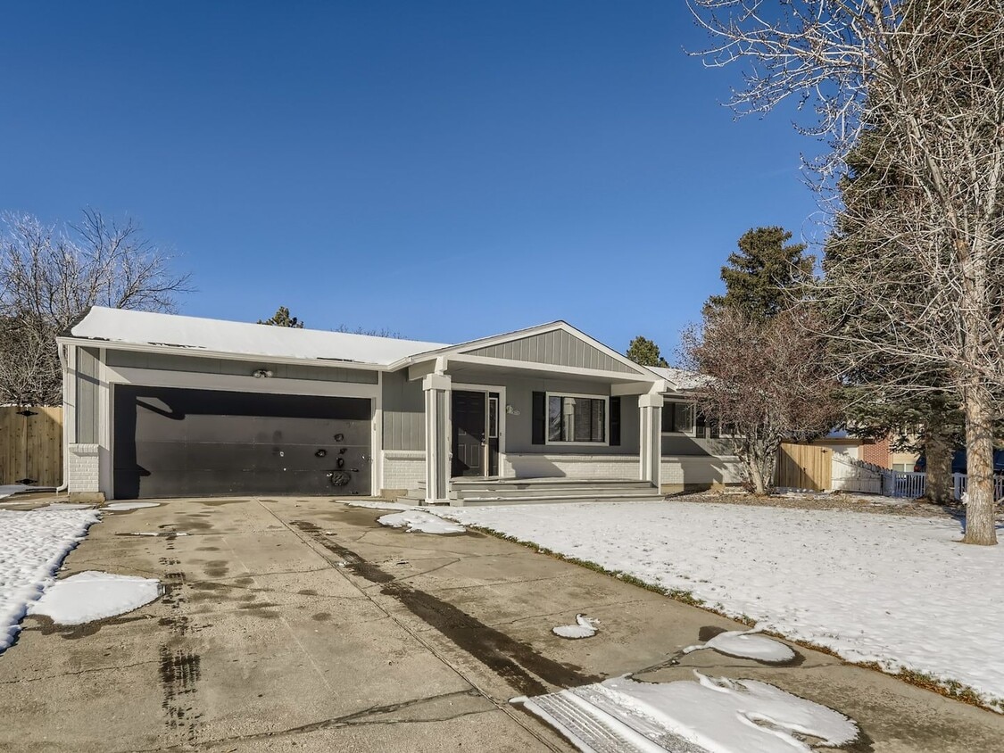 Primary Photo - Evolve Real Estate: Spacious 3 Bedroom + 2...