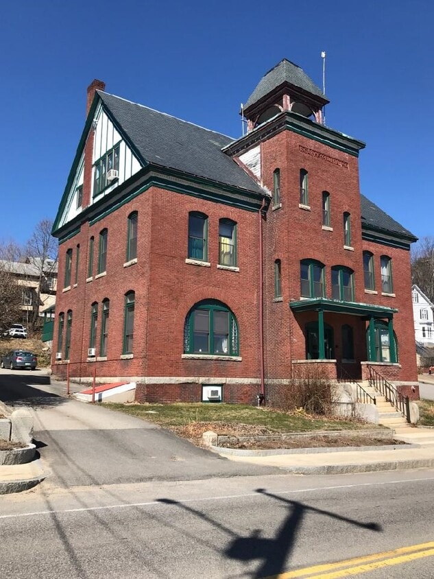 97 High St Unit 301, Somersworth, NH 03878 Room for Rent in